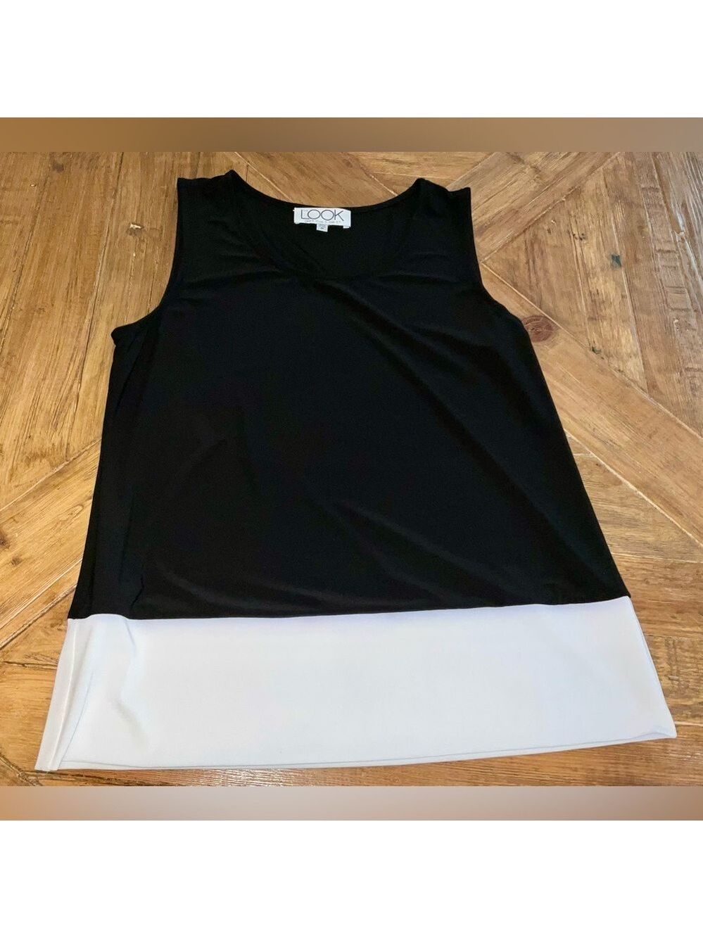The Look sleeveless tunic in black with white hem - size medium - nwot